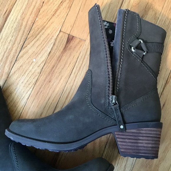 Olive green Teva boots, NWOT - Picture 7 of 8